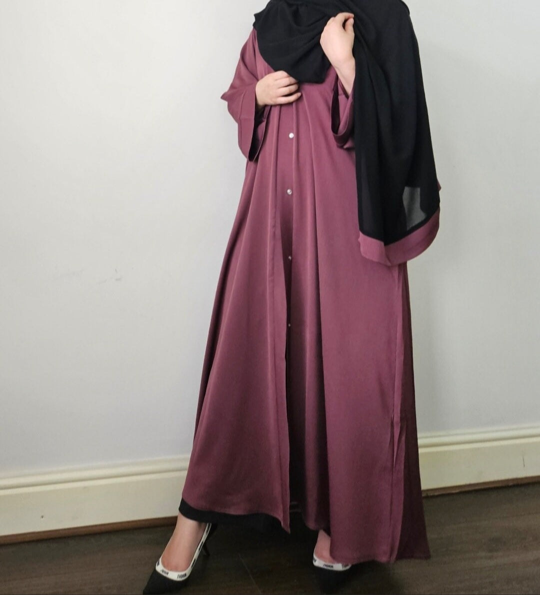 Dusty pink open abaya with buttons