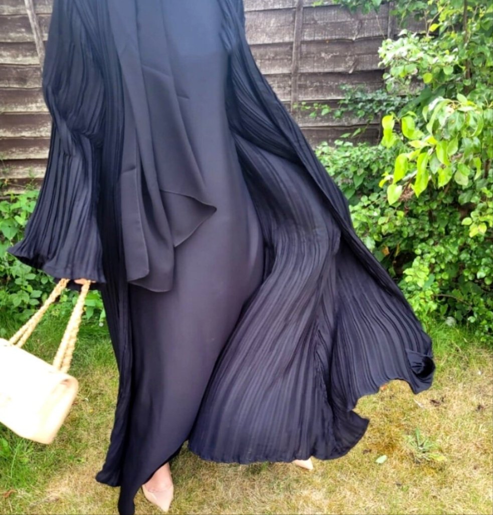 Pleated deals open abaya