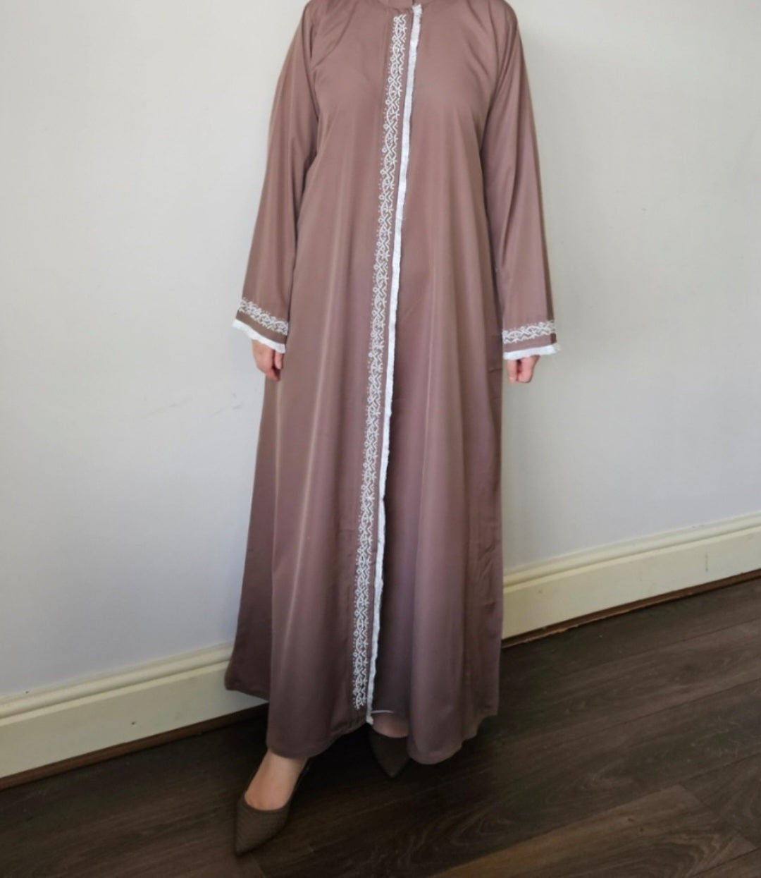 Abaya beige handwork