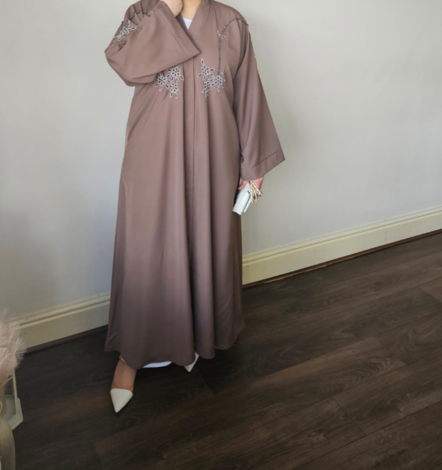 Nude abaya