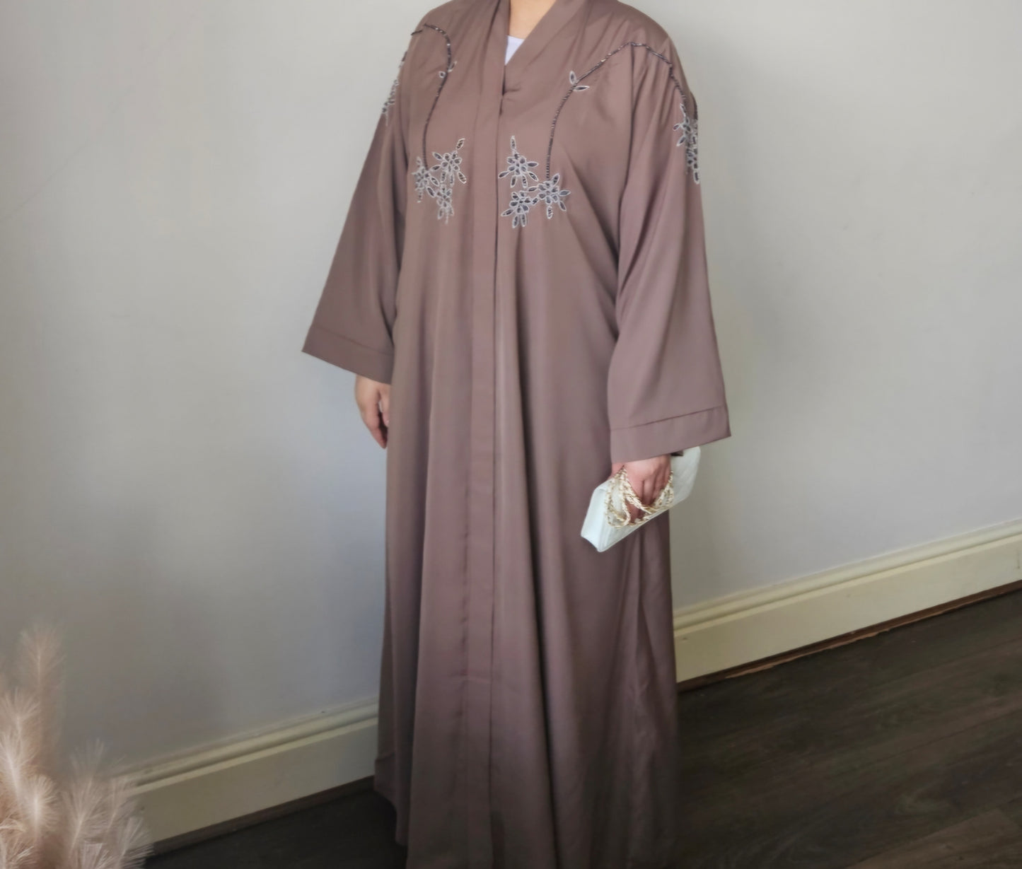 Nude abaya